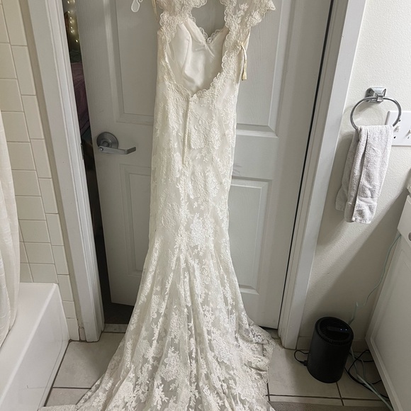 Vintage Cap Sleeve Open Back Lace Wedding Dress with Train + Sparkly Belt Size 4 - Picture 1 of 10